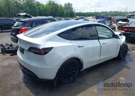 2023 Tesla Model Y z USA, uszkodzony, nr VIN 7SAYGAEE6PF709703